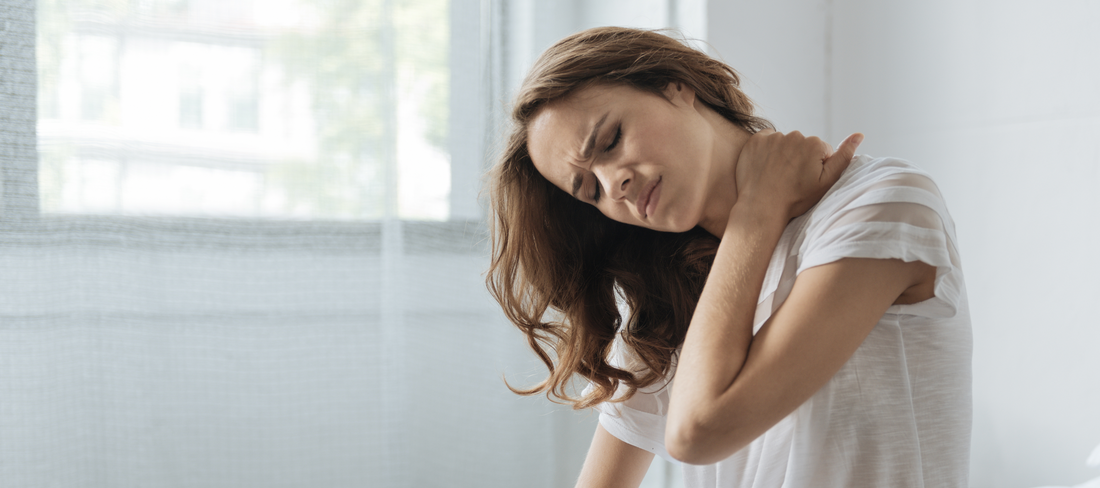 Ont i nacken – långvarig smärta eller plötslig värk?